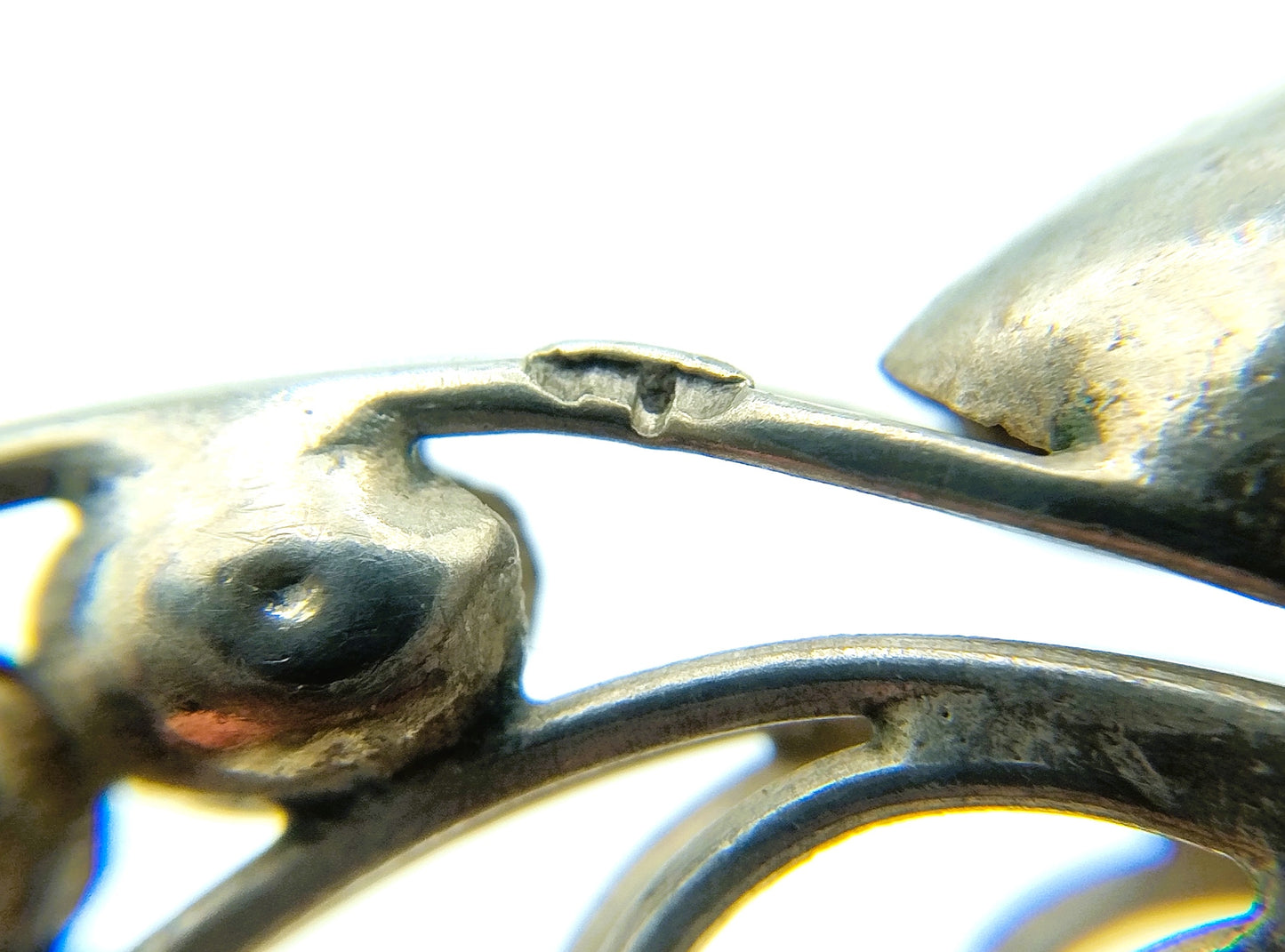 Silver jasseron chain with cachet pendant, 71 cm.