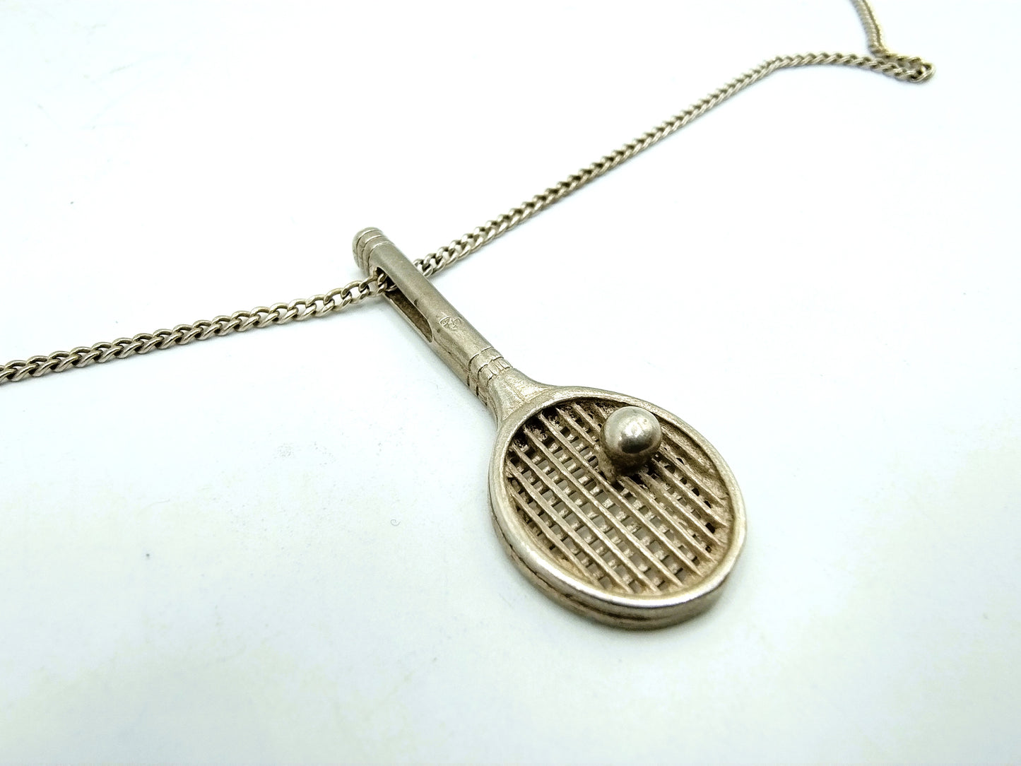 Silberkette mit Tennisschläger-Anhänger, 46 cm