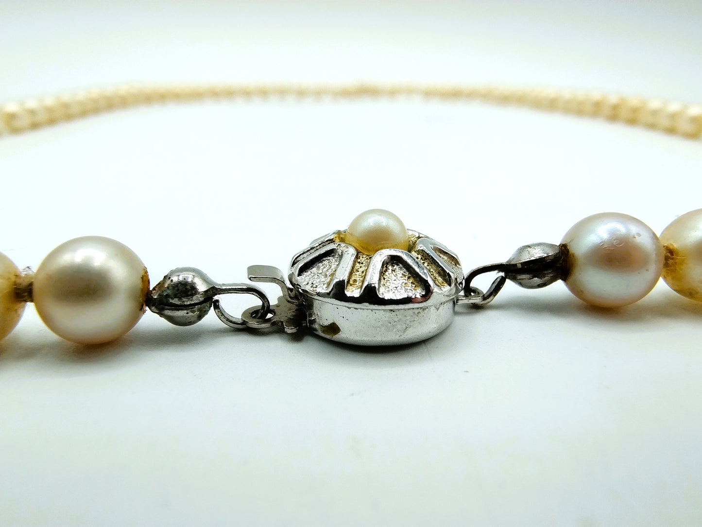 Pearl necklace with silver clasp, 62.5 cm