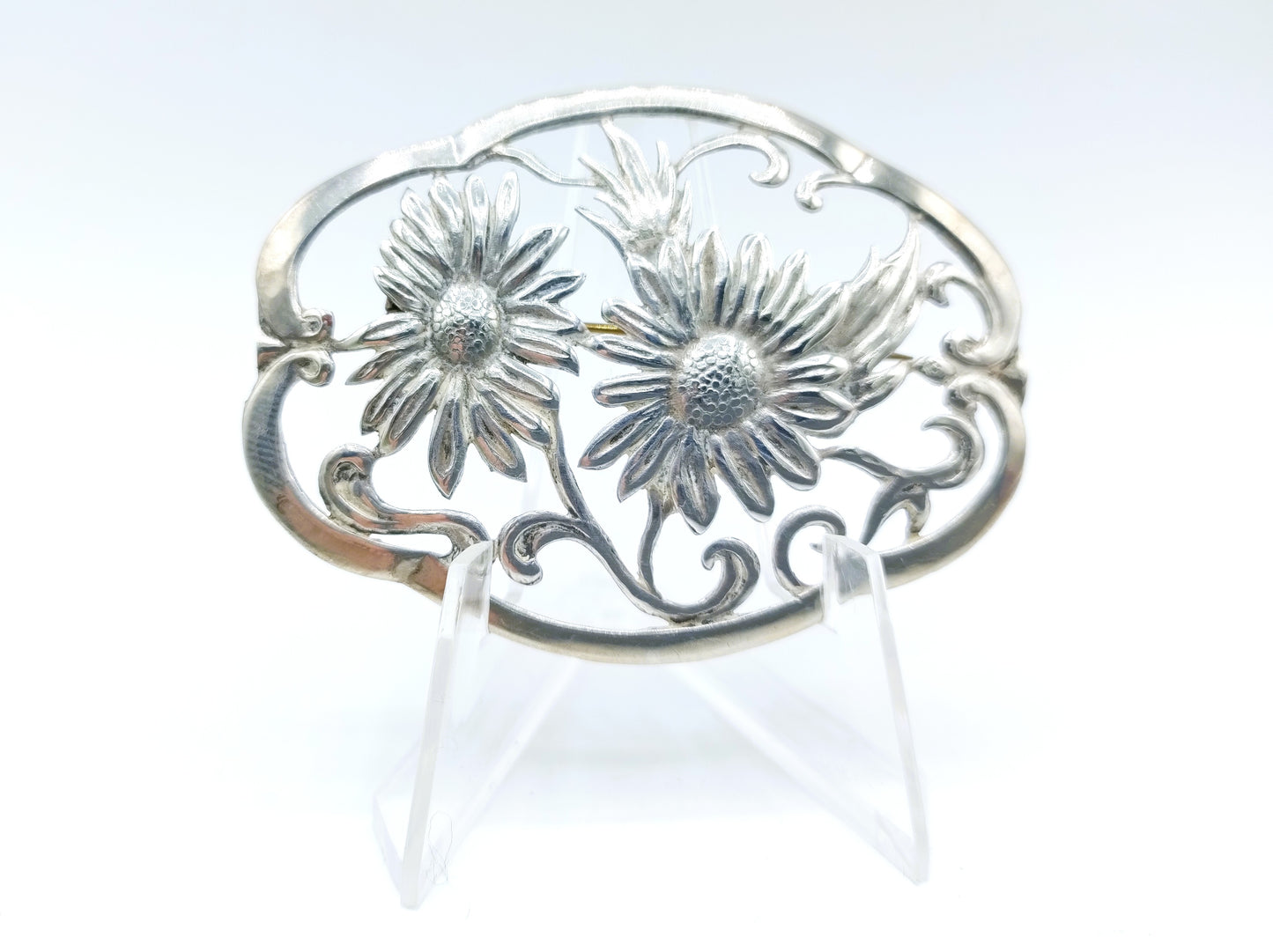 Silver flower brooch, 925
