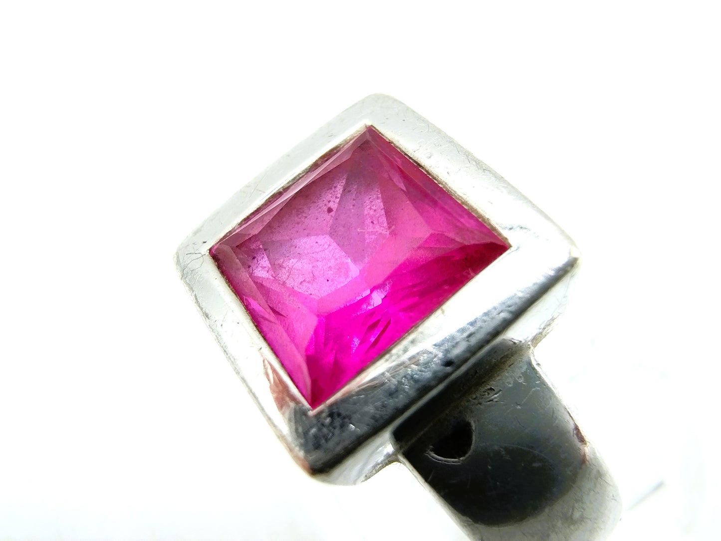 Silberner Zinzi-Ring mit rotem Stein, 17,5 mm