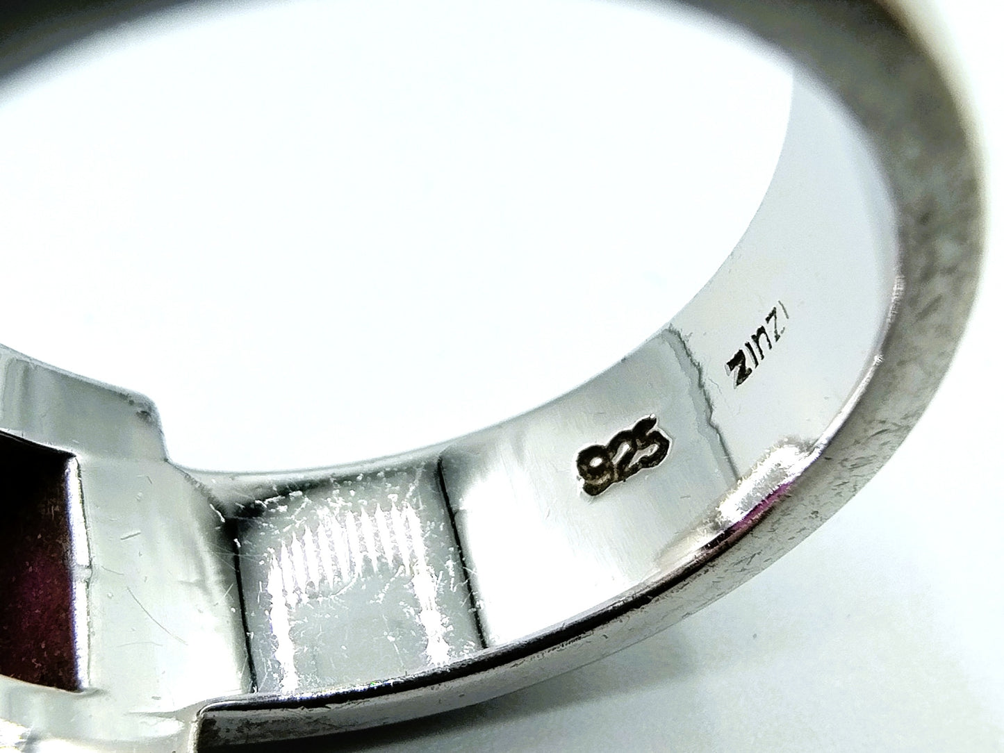 Silberner Zinzi-Ring mit rotem Stein, 17,5 mm