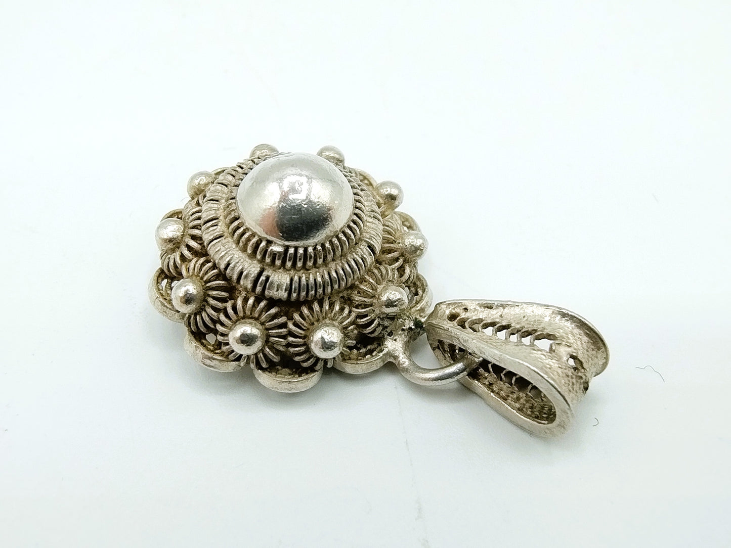 Silver Zeeland button pendant