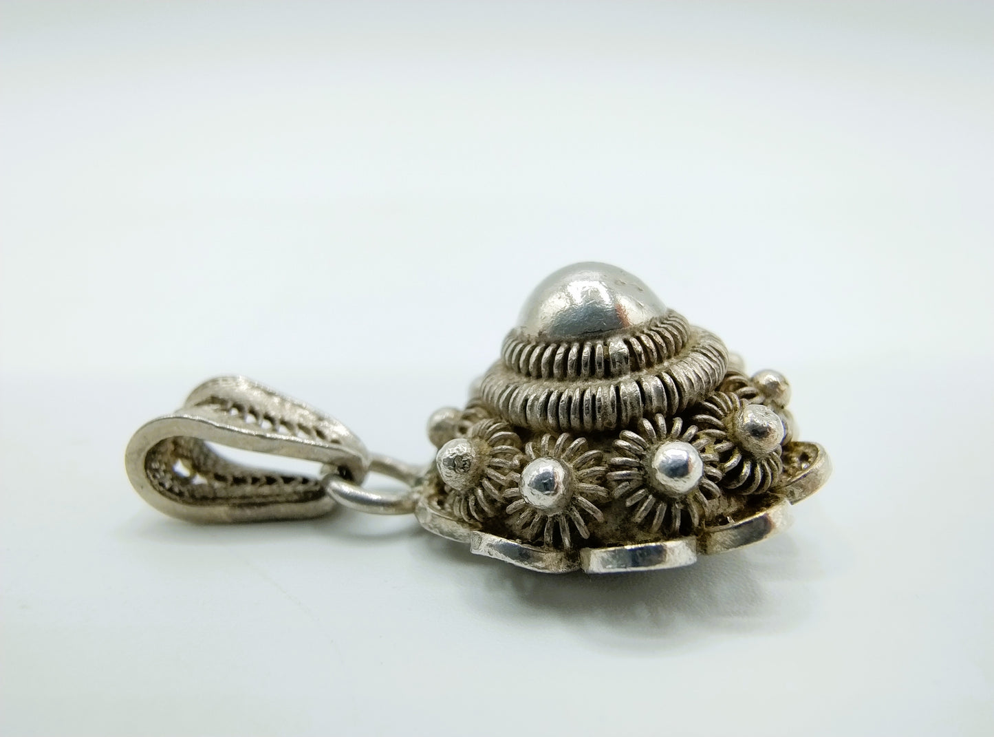 Silver Zeeland button pendant