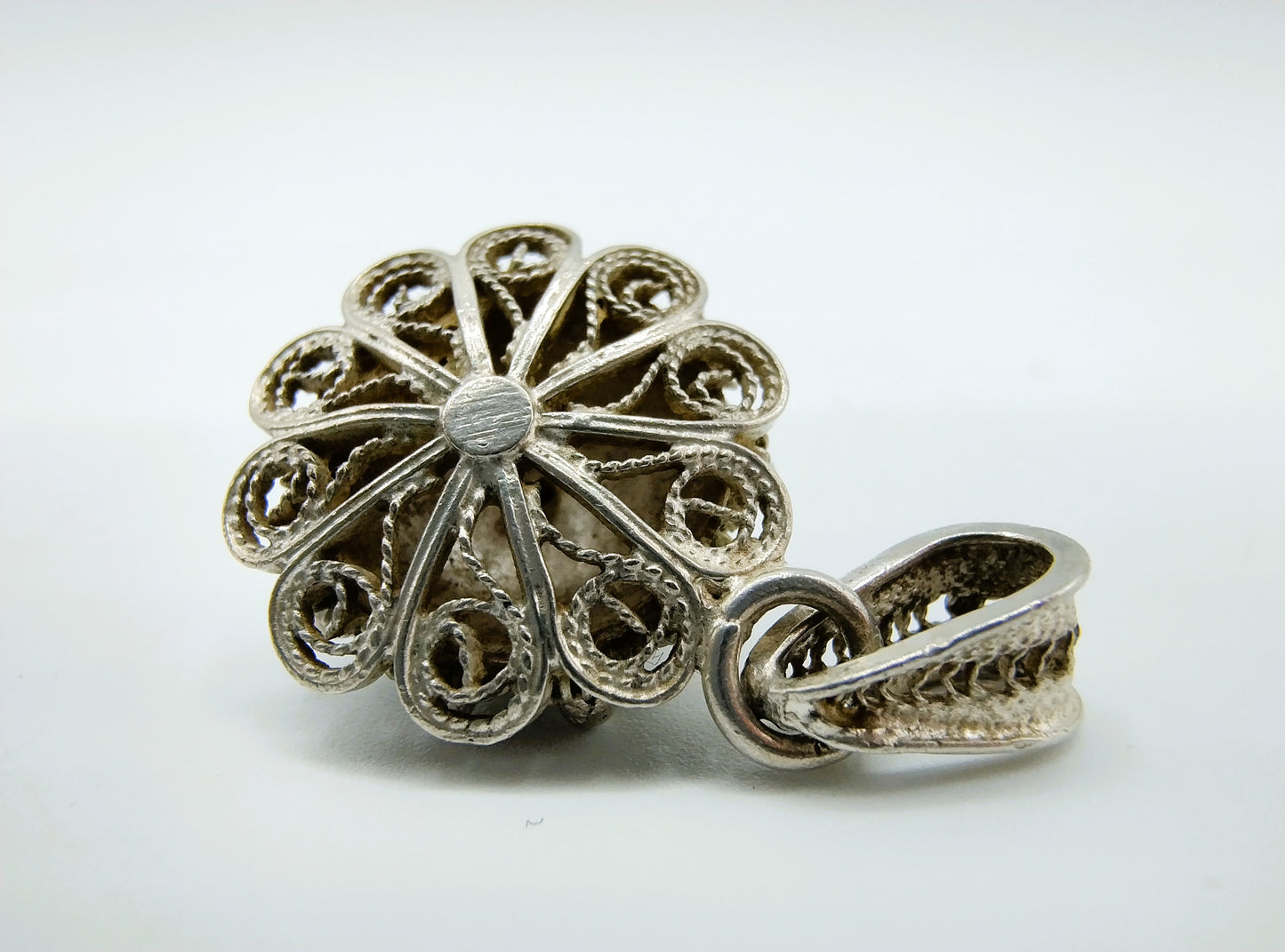 Silver Zeeland button pendant
