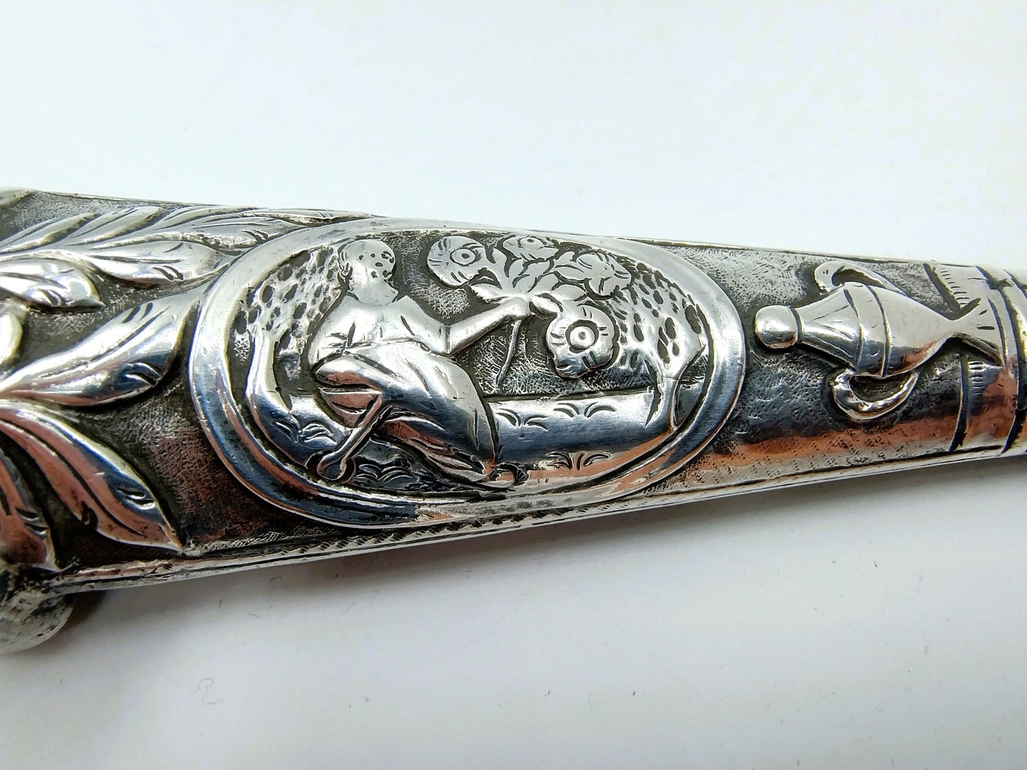 Reismes met zilveren heft uit de 18e eeuw.