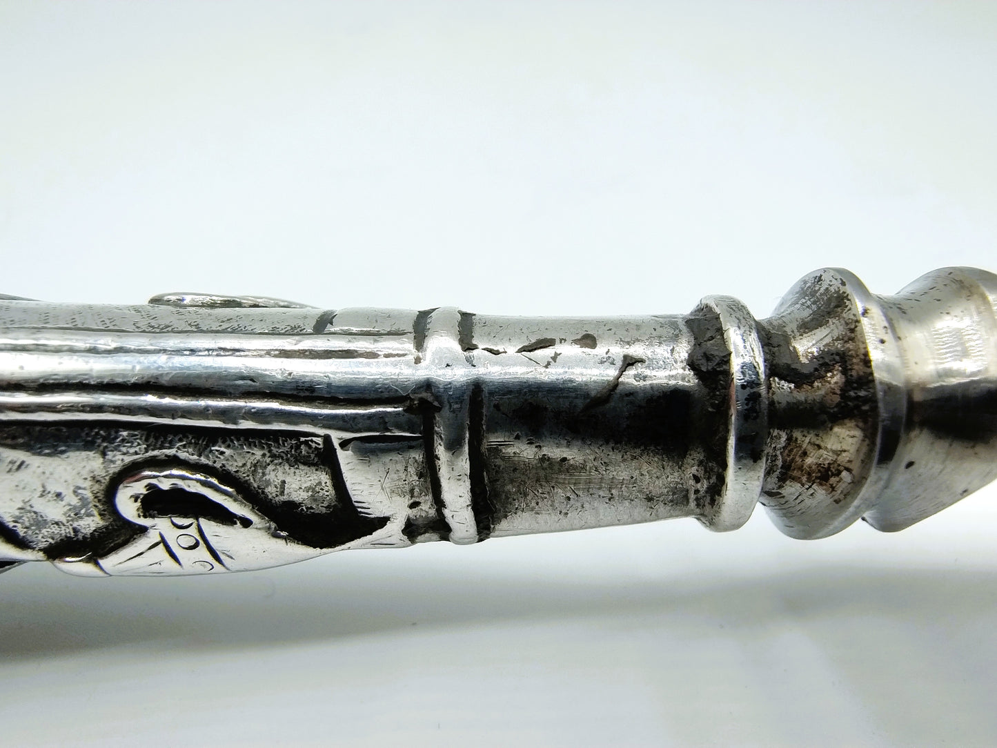 Reismes met zilveren heft uit de 18e eeuw.