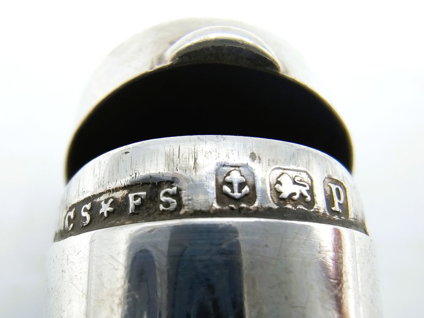 Zilveren sigarenkoker hanger met monogram, Birmingham, 1914