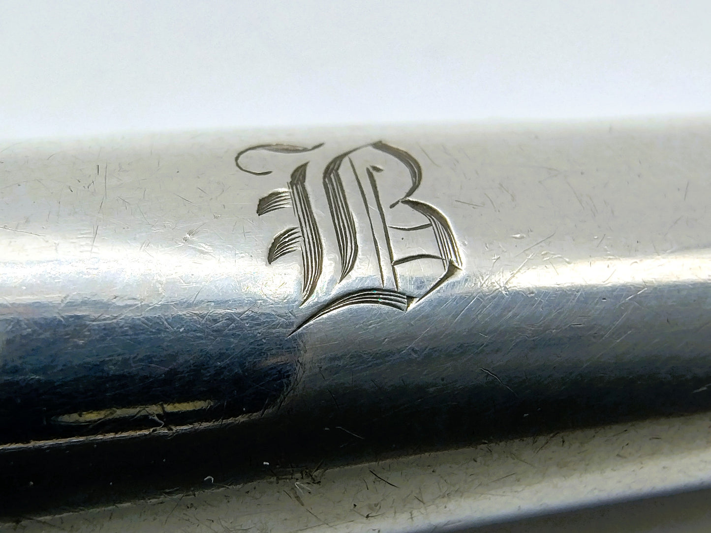 Zilveren sigarenkoker hanger met monogram, Birmingham, 1914
