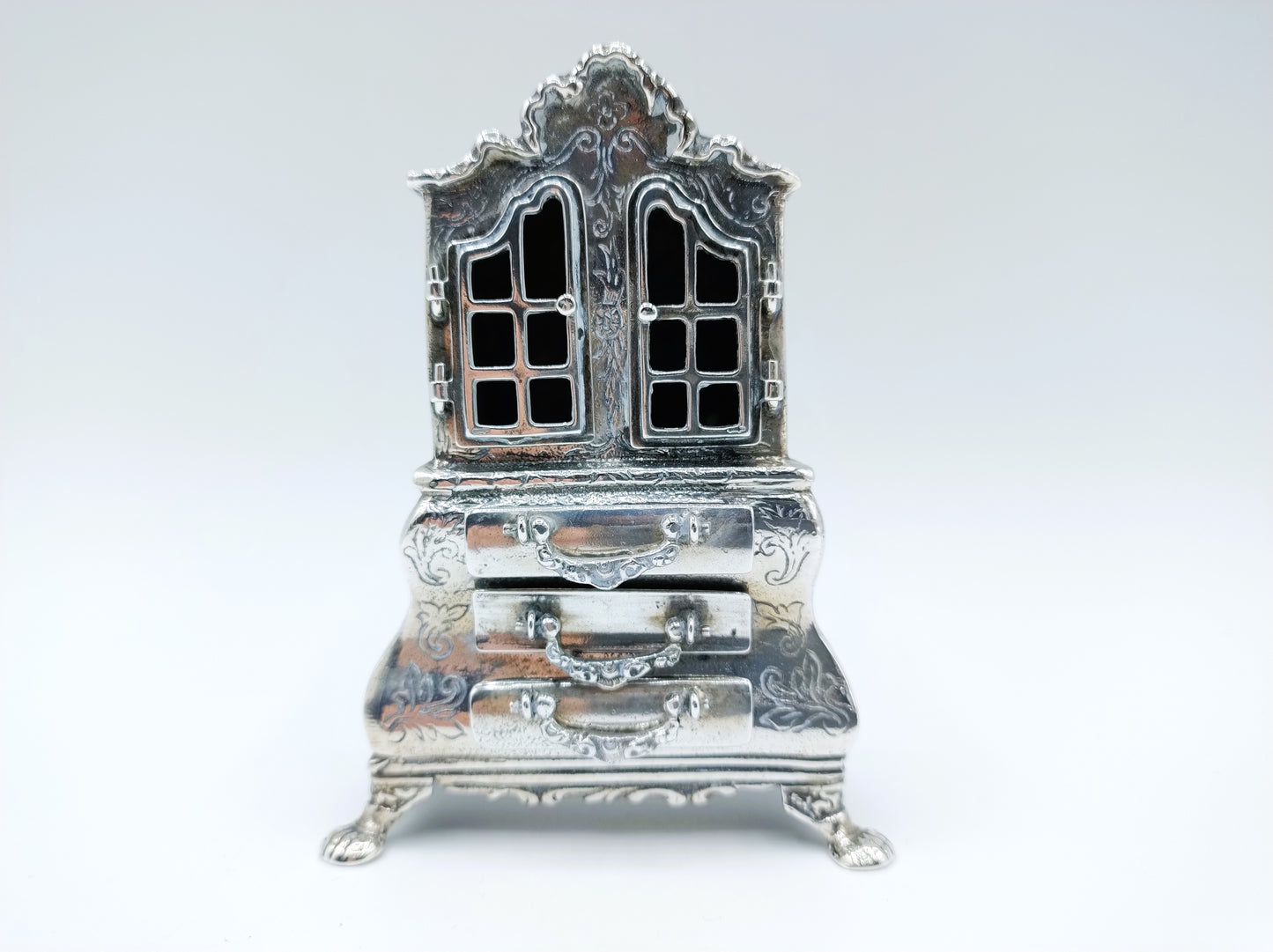 Oak room with 21 silver miniatures, Schoonhoven ca. 1975
