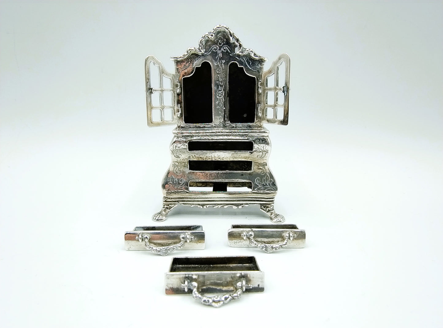 Oak room with 21 silver miniatures, Schoonhoven ca. 1975