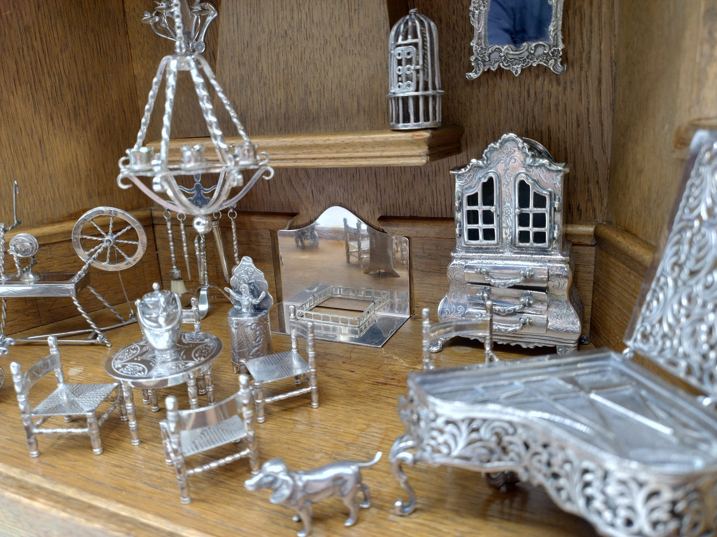 Oak room with 21 silver miniatures, Schoonhoven ca. 1975