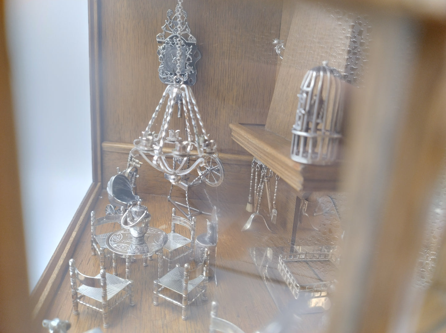 Oak room with 21 silver miniatures, Schoonhoven ca. 1975