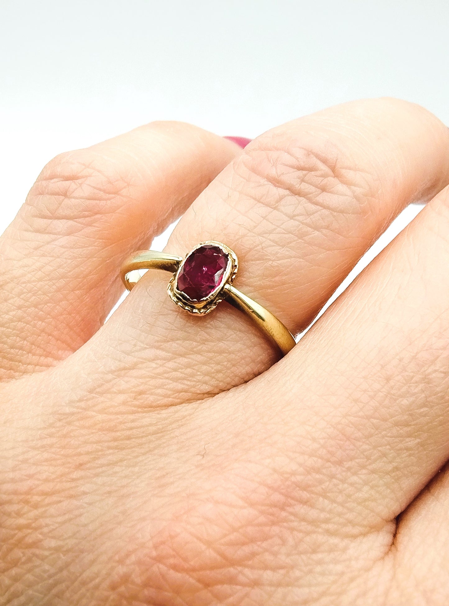 Gouden ring met robijn, 19 mm
