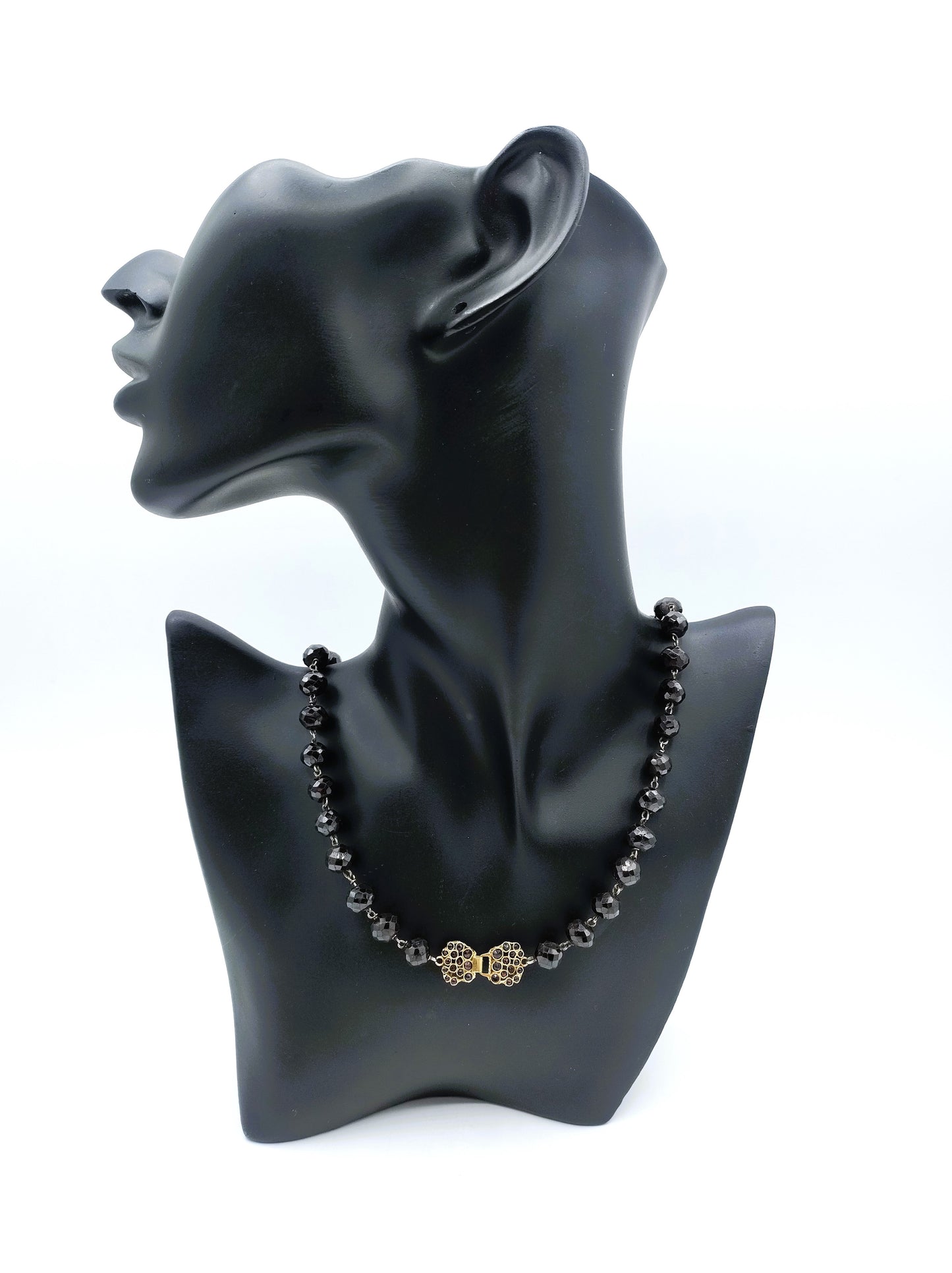 Garnet necklace with gold clasp