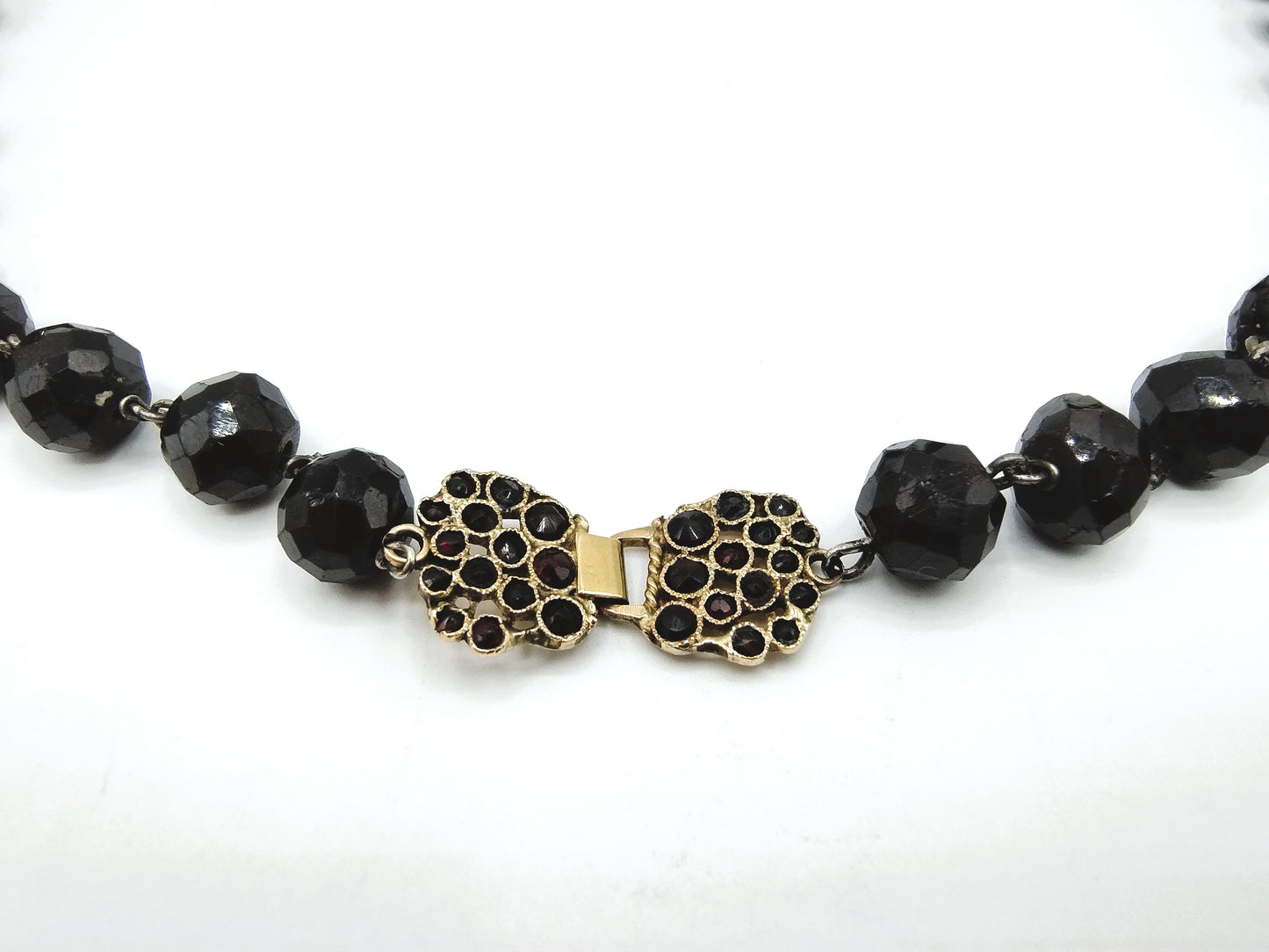 Garnet necklace with gold clasp