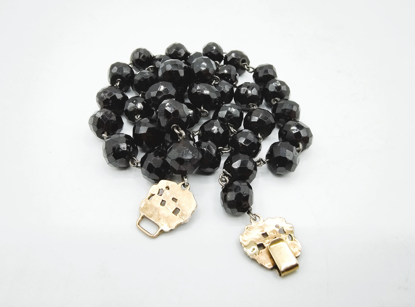 Garnet necklace with gold clasp