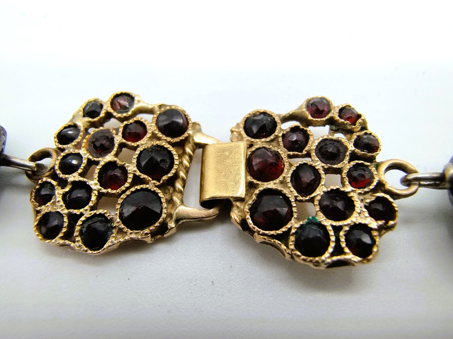Garnet necklace with gold clasp