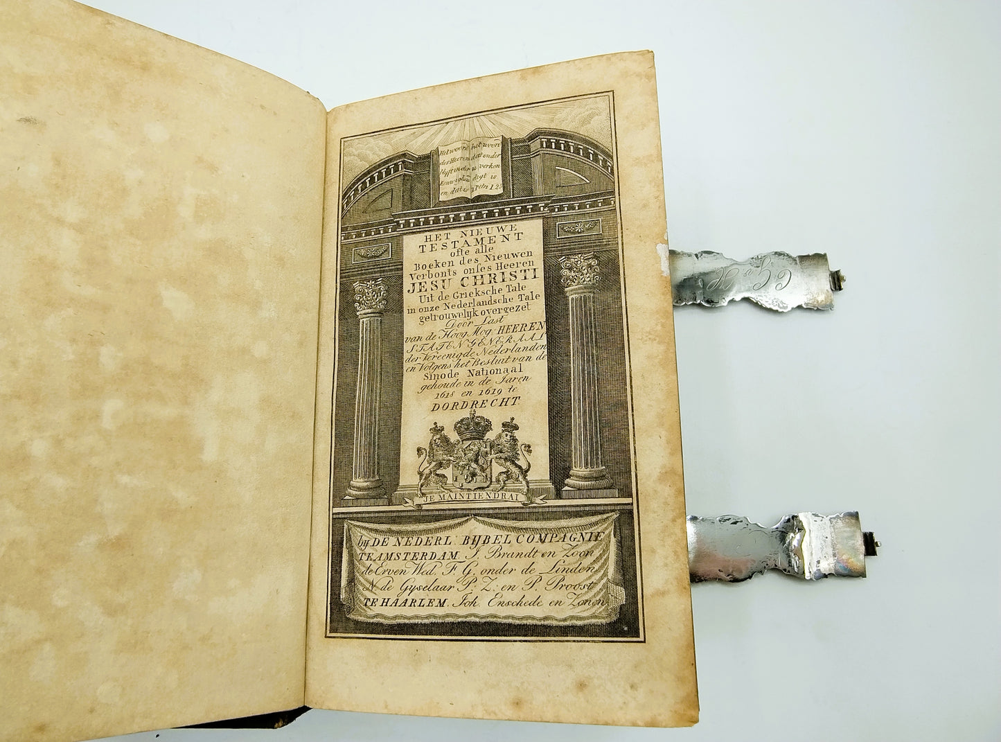 Bijbel met zilveren sloten, N. Teuter, Amsterdam, ca. 1800