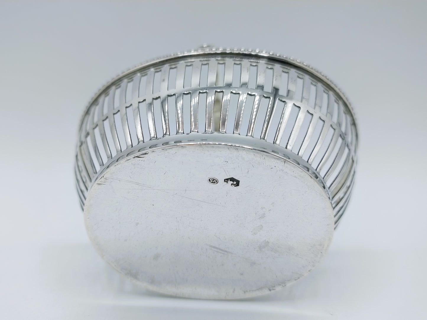 Silver ball basket, D. and I. Vos and A. Schoorl, Haarlem, 1919