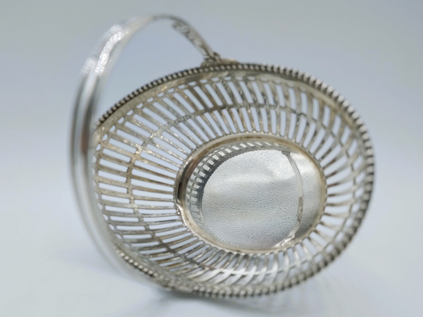 Silver ball basket, D. and I. Vos and A. Schoorl, Haarlem, 1919