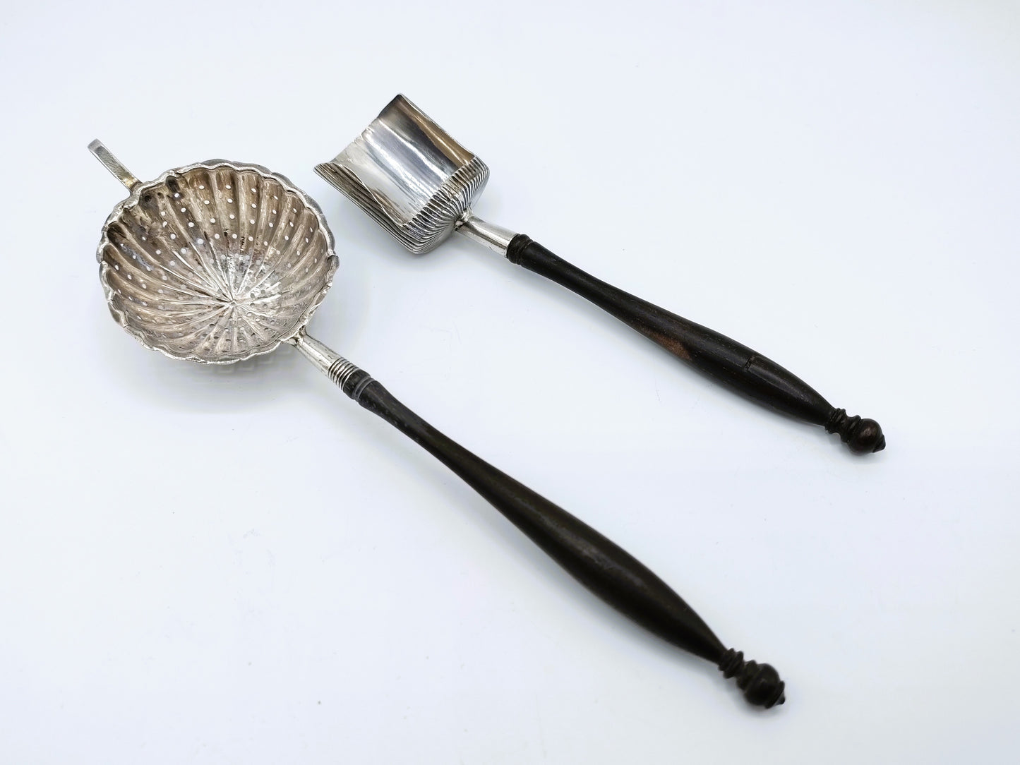 Zilveren theeschepje en theezeefje, J. Haas, Amsterdam, 1810