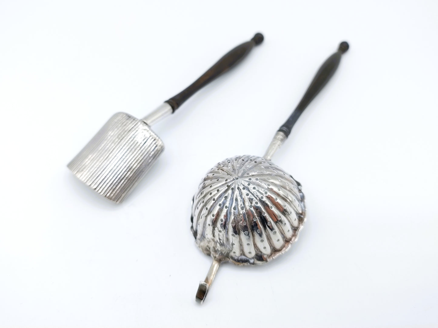 Zilveren theeschepje en theezeefje, J. Haas, Amsterdam, 1810