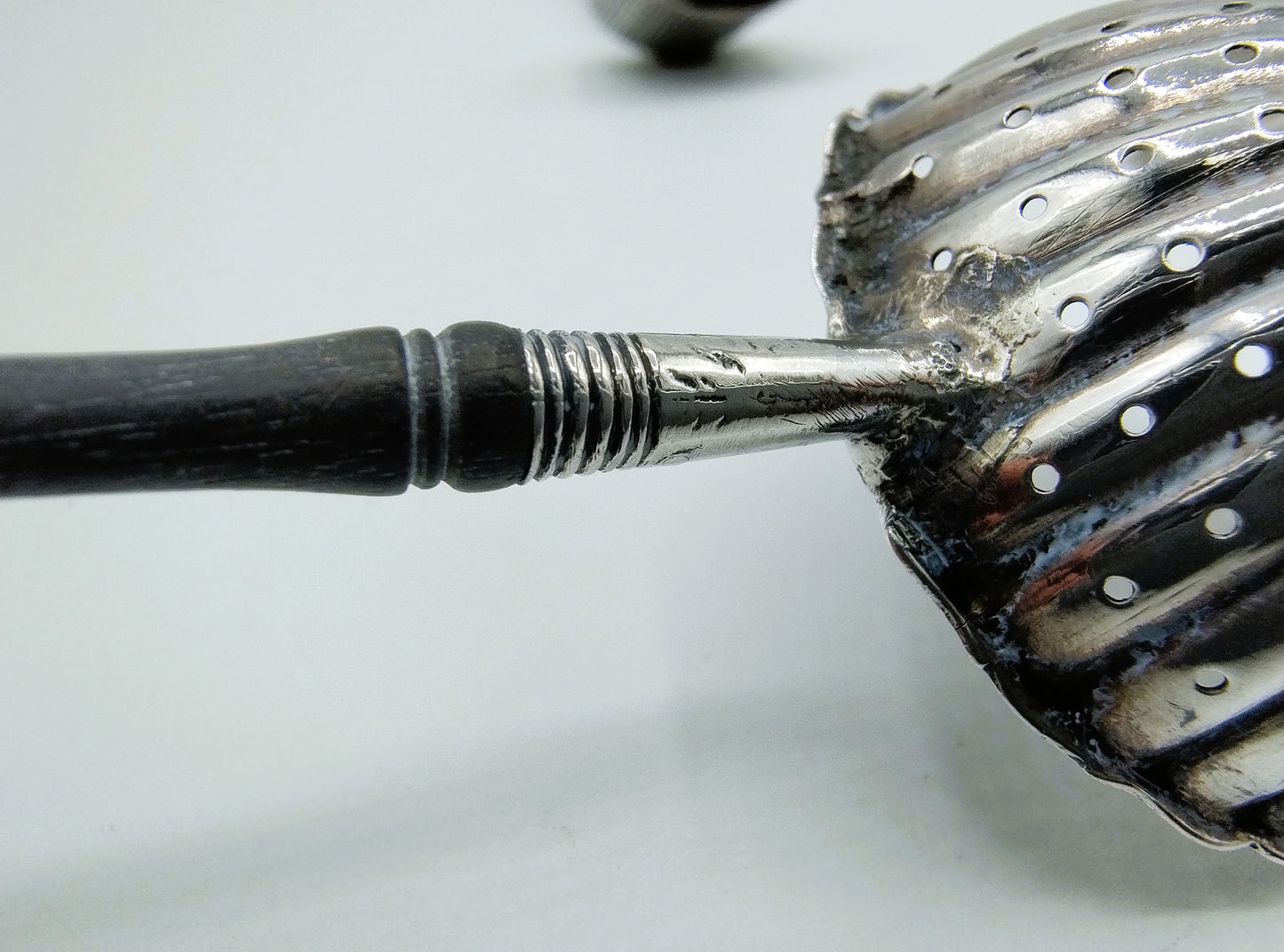 Zilveren theeschepje en theezeefje, J. Haas, Amsterdam, 1810