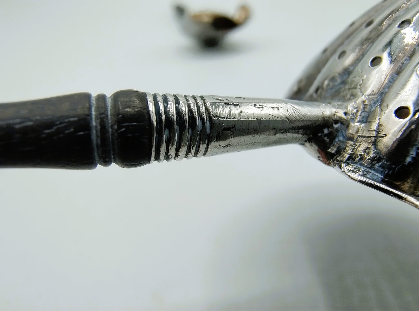 Zilveren theeschepje en theezeefje, J. Haas, Amsterdam, 1810