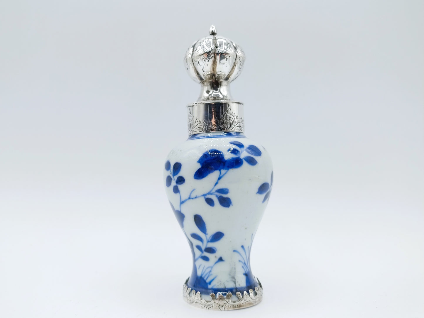 Porzellanvase mit silberner Streukappe, Mi. JN Kramer & Zn, Amsterdam, ca. 1857