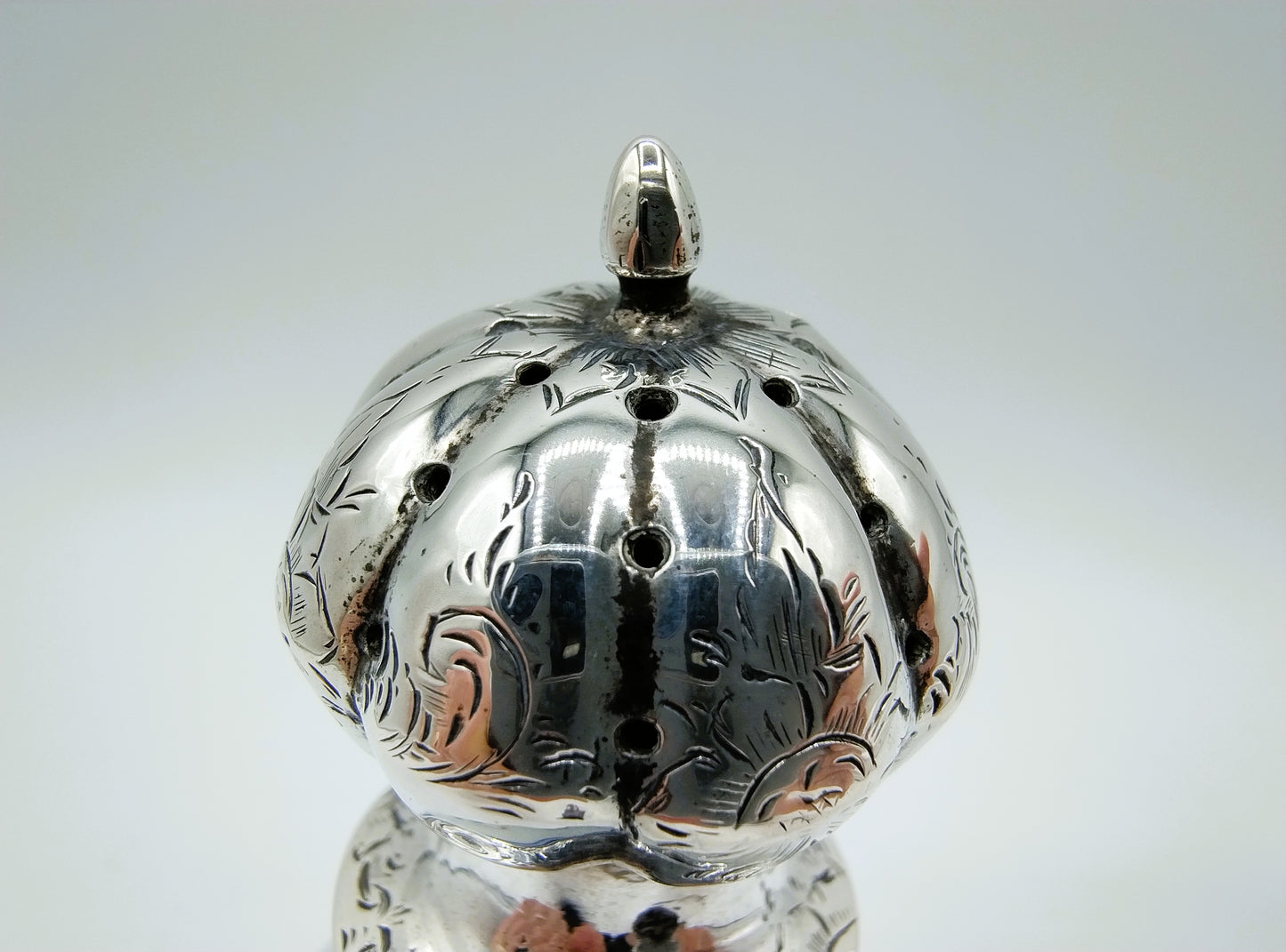 Porzellanvase mit silberner Streukappe, Mi. JN Kramer & Zn, Amsterdam, ca. 1857