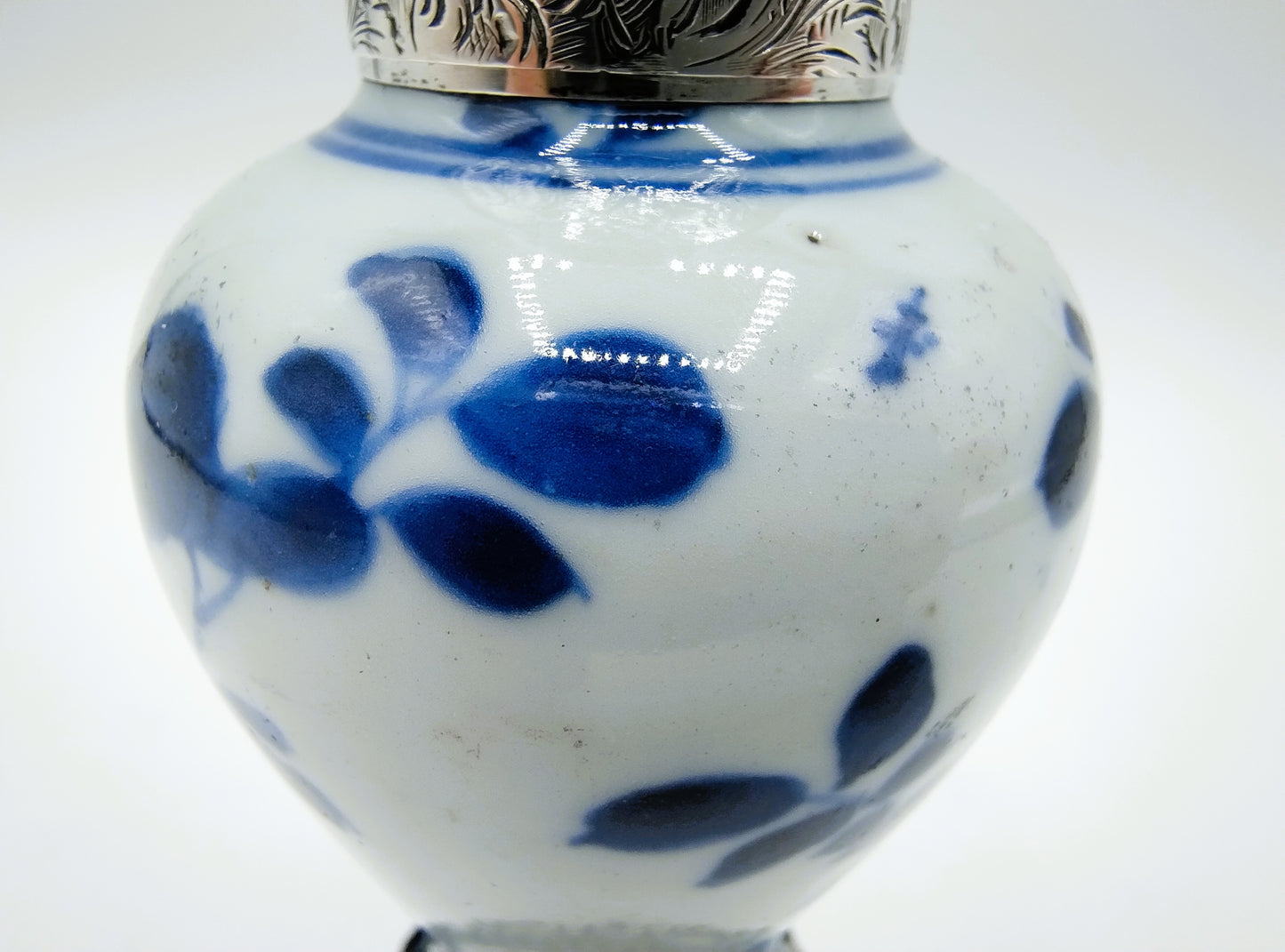 Porzellanvase mit silberner Streukappe, Mi. JN Kramer & Zn, Amsterdam, ca. 1857