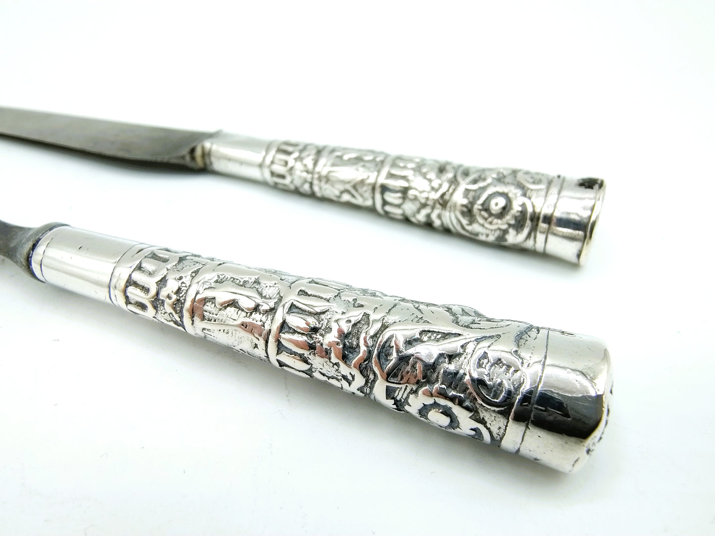 Silver travel cutlery with band decoration, 18th century.