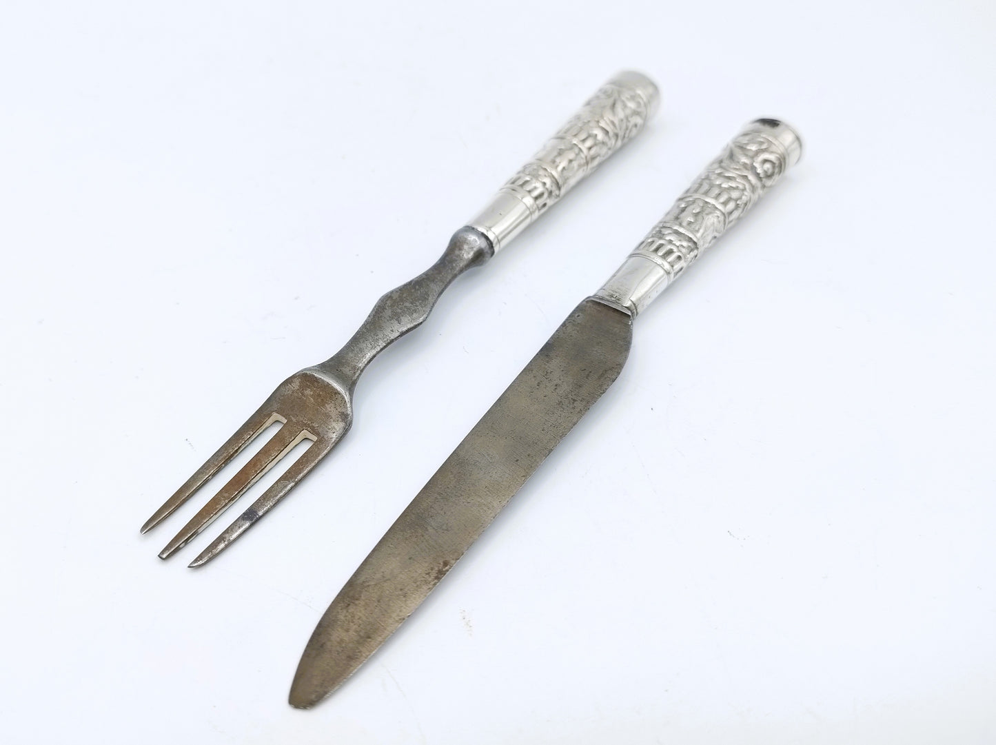 Silver travel cutlery with band decoration, 18th century.