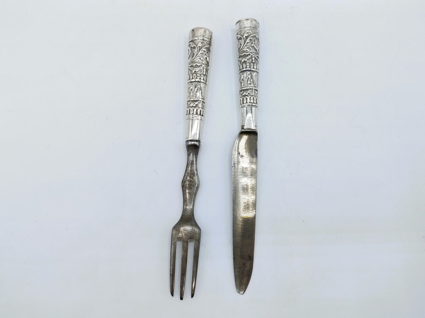 Silver travel cutlery with band decoration, 18th century.
