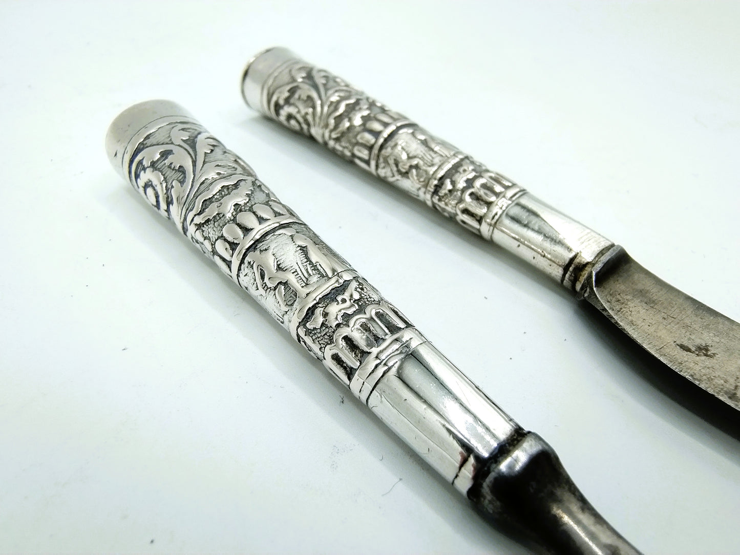 Silver travel cutlery with band decoration, 18th century.