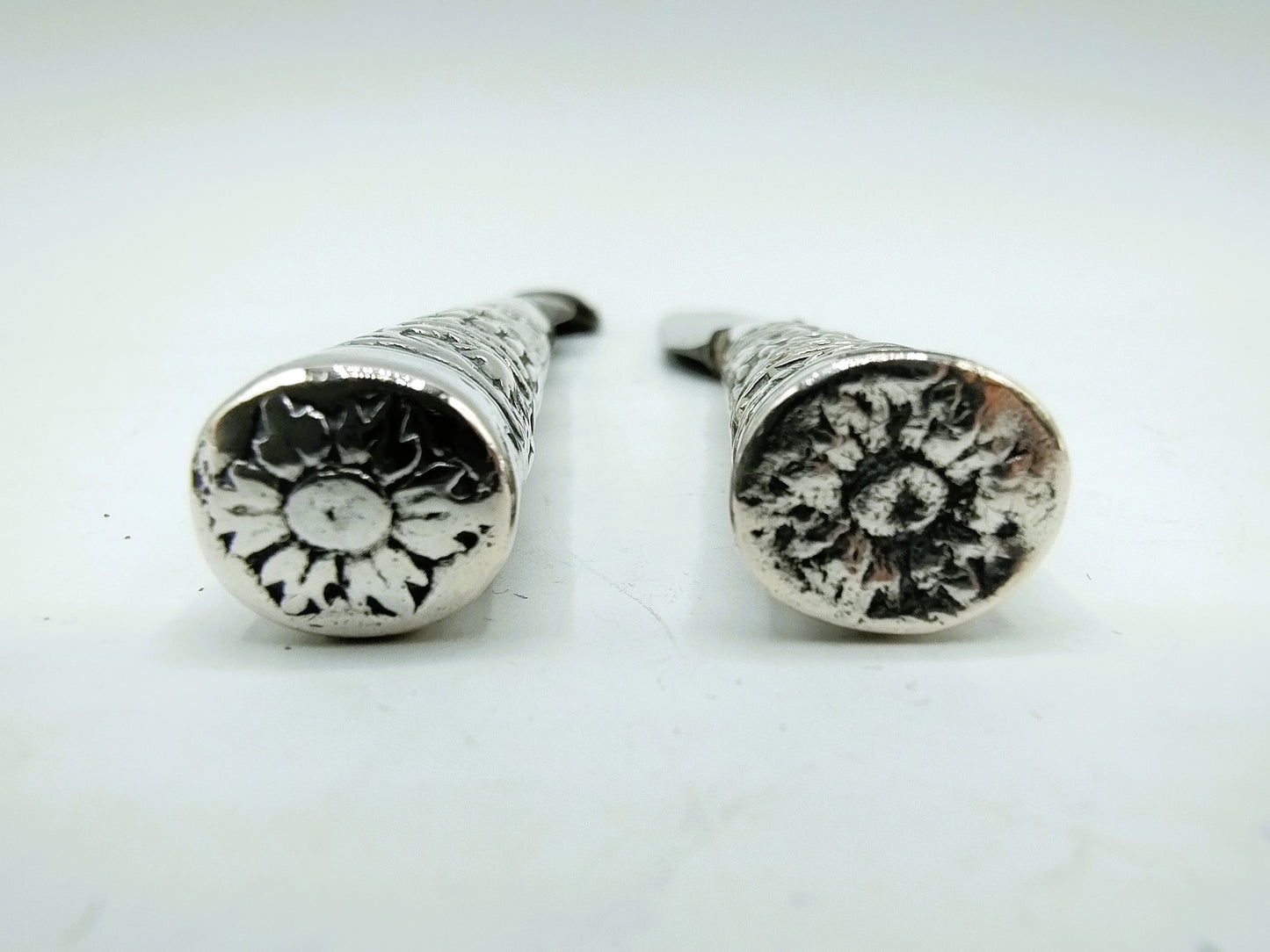 Silver travel cutlery with band decoration, 18th century.
