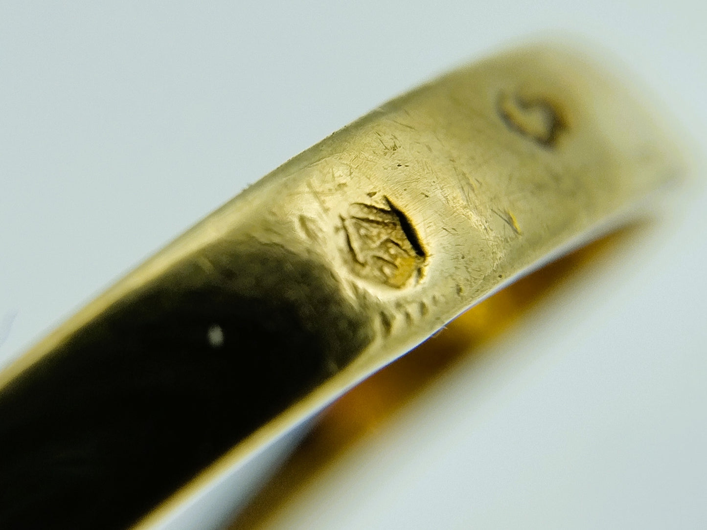Gold design ring with pearl, 17.5 mm