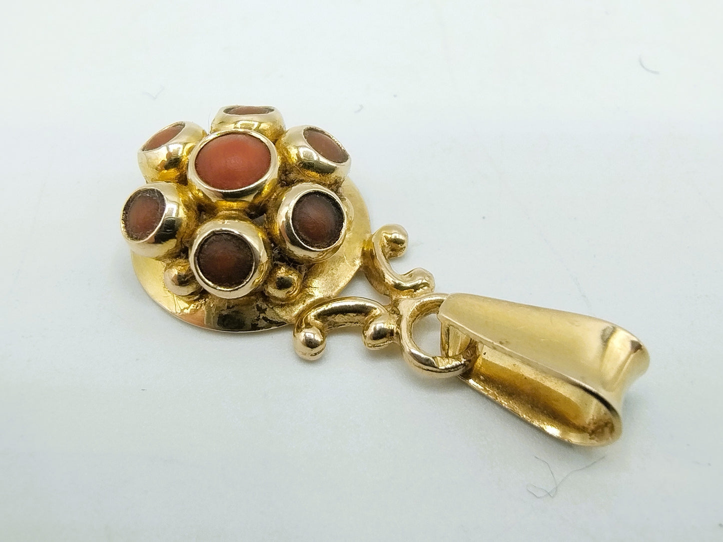 Gold pendant with blood coral, 14 carat