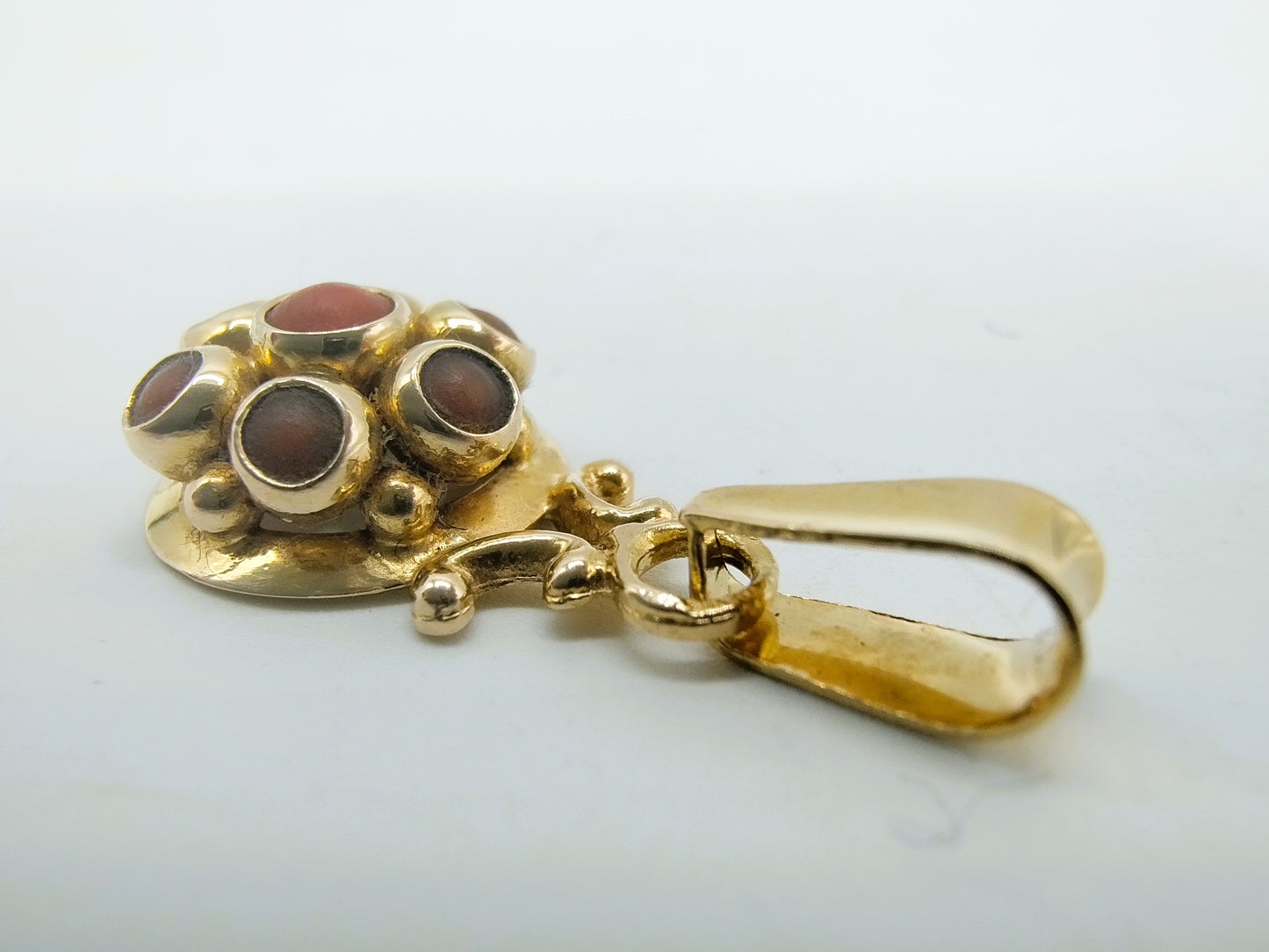 Gold pendant with blood coral, 14 carat
