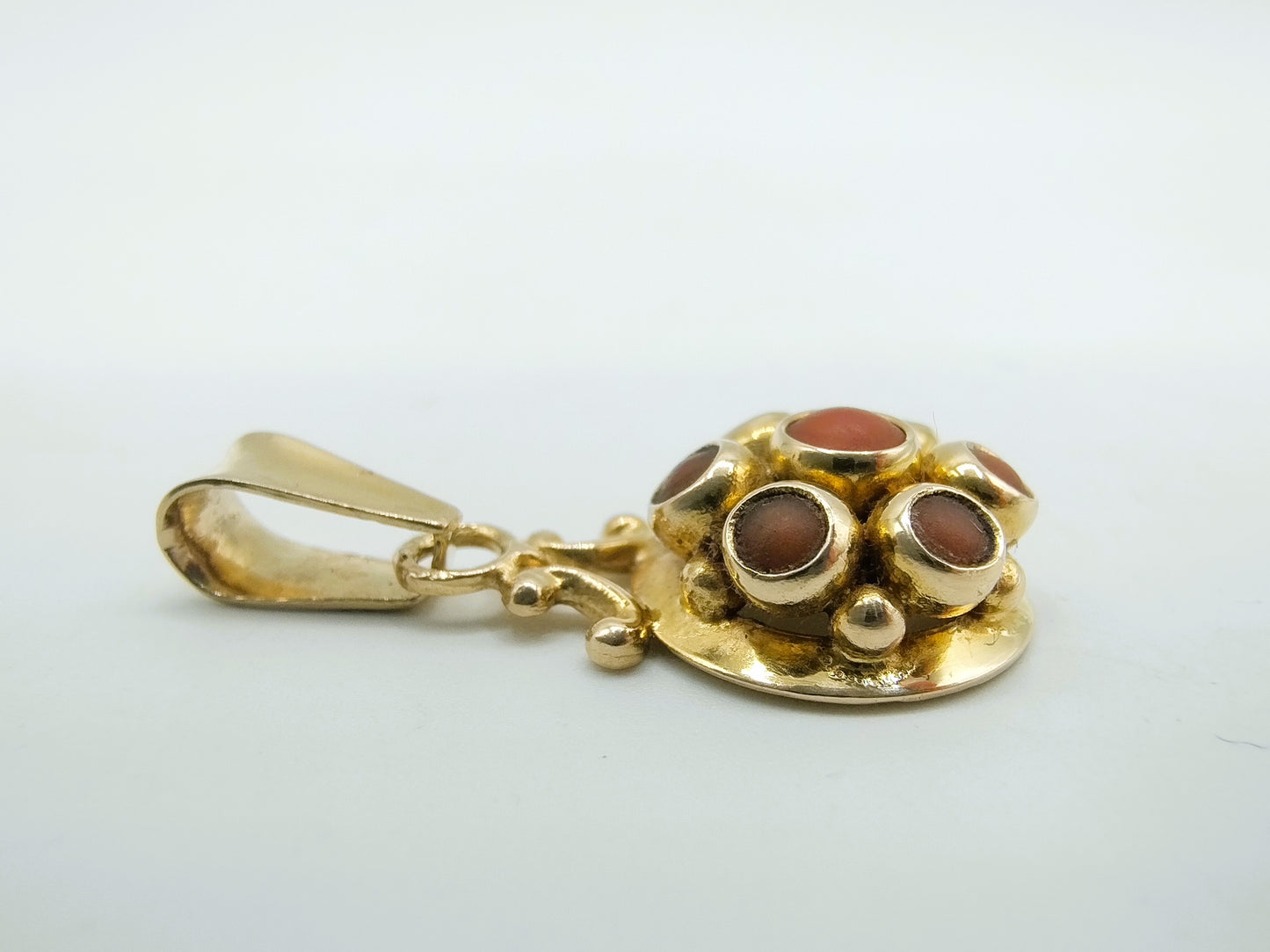 Gold pendant with blood coral, 14 carat