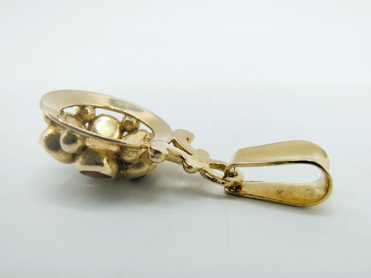 Gold pendant with blood coral, 14 carat