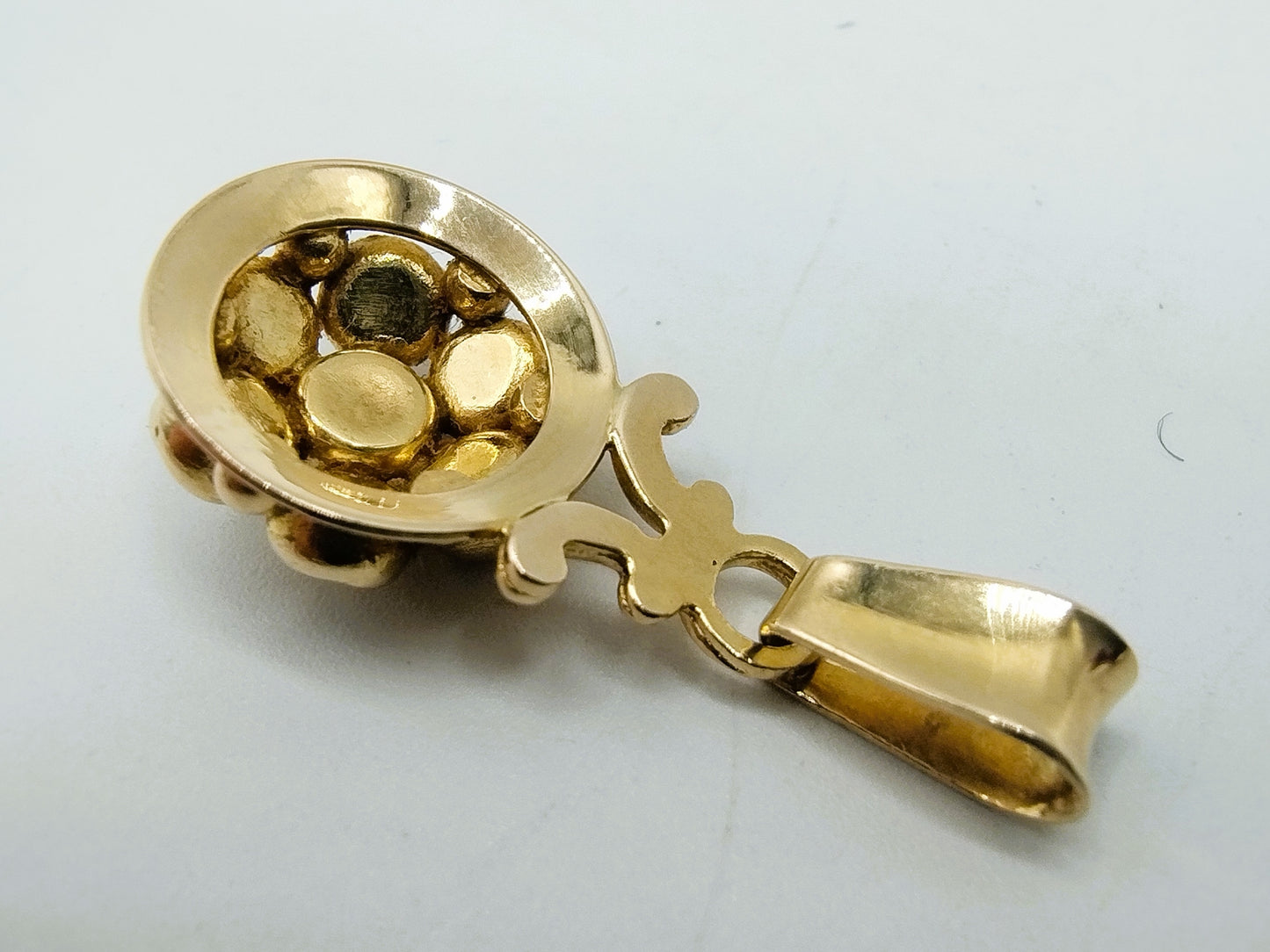 Gold pendant with blood coral, 14 carat