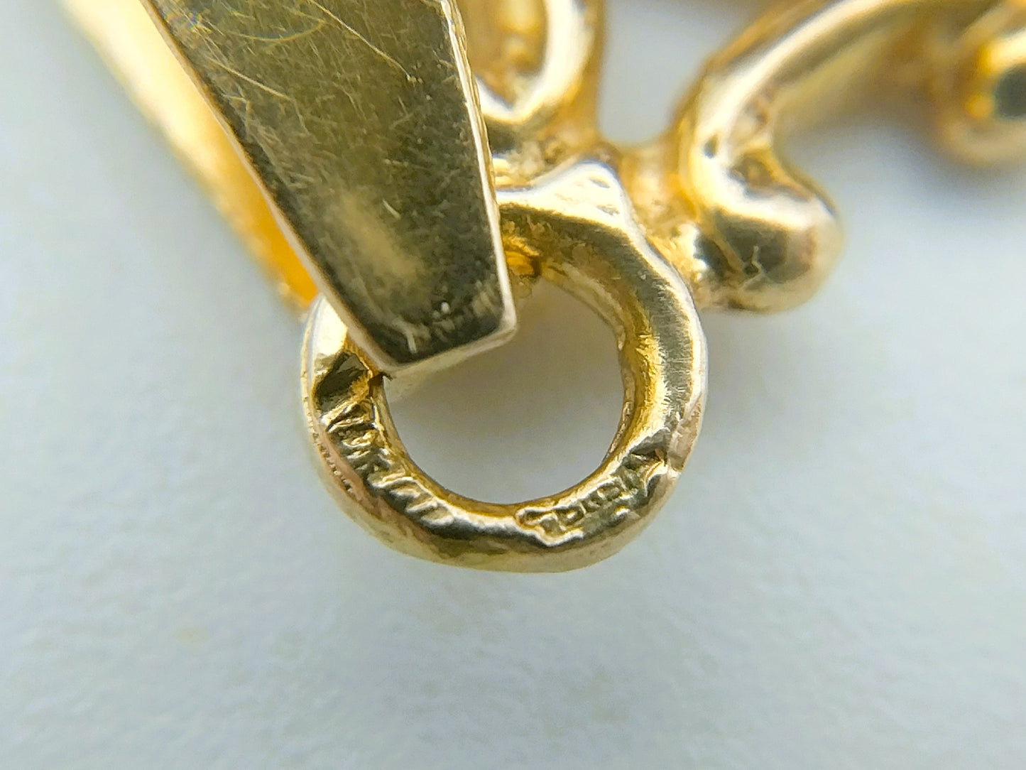 Gold pendant with blood coral, 14 carat