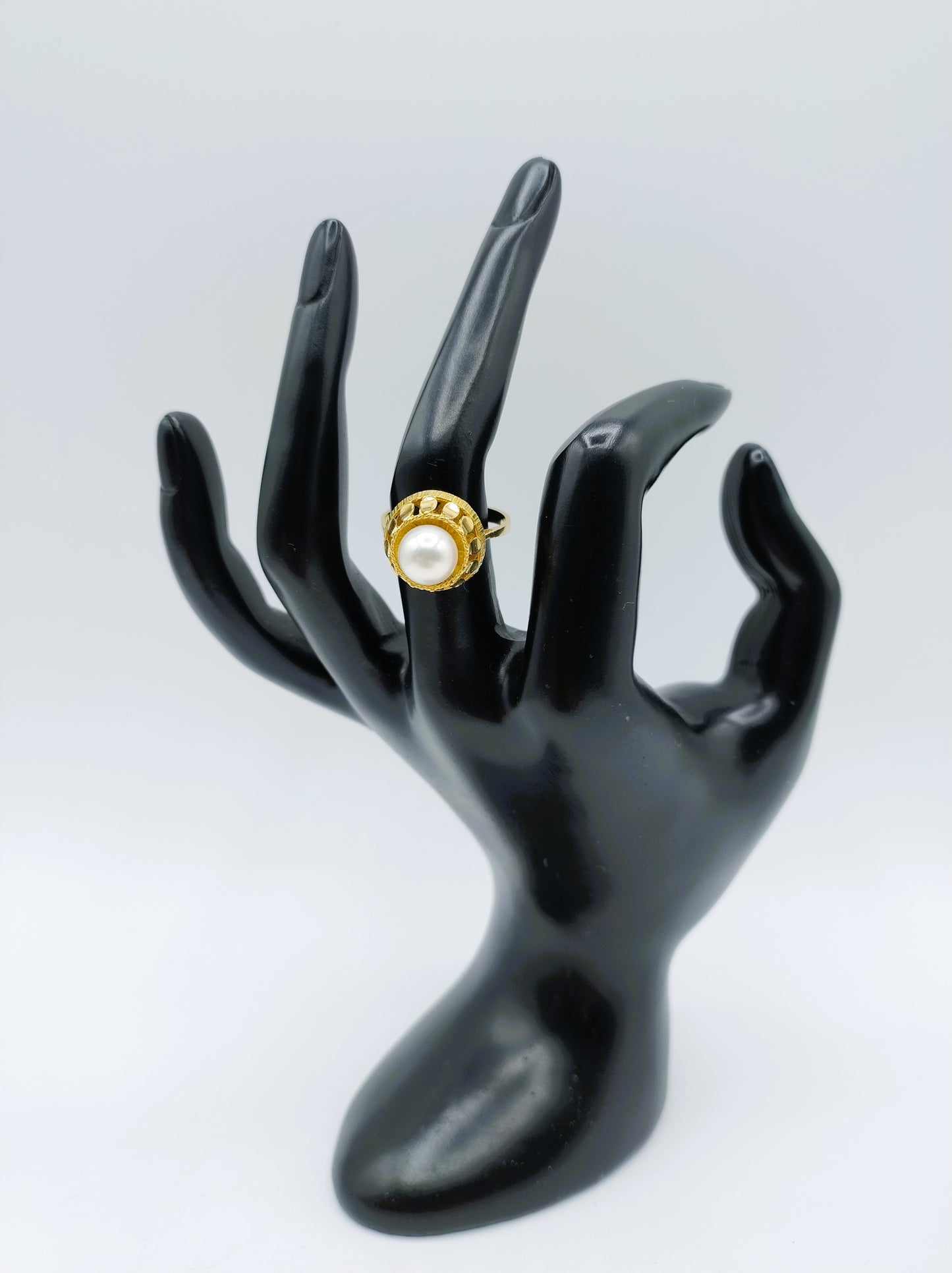 Gold design ring with pearl, 17.5 mm