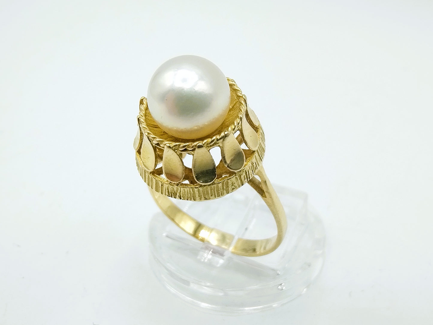 Gold design ring with pearl, 17.5 mm