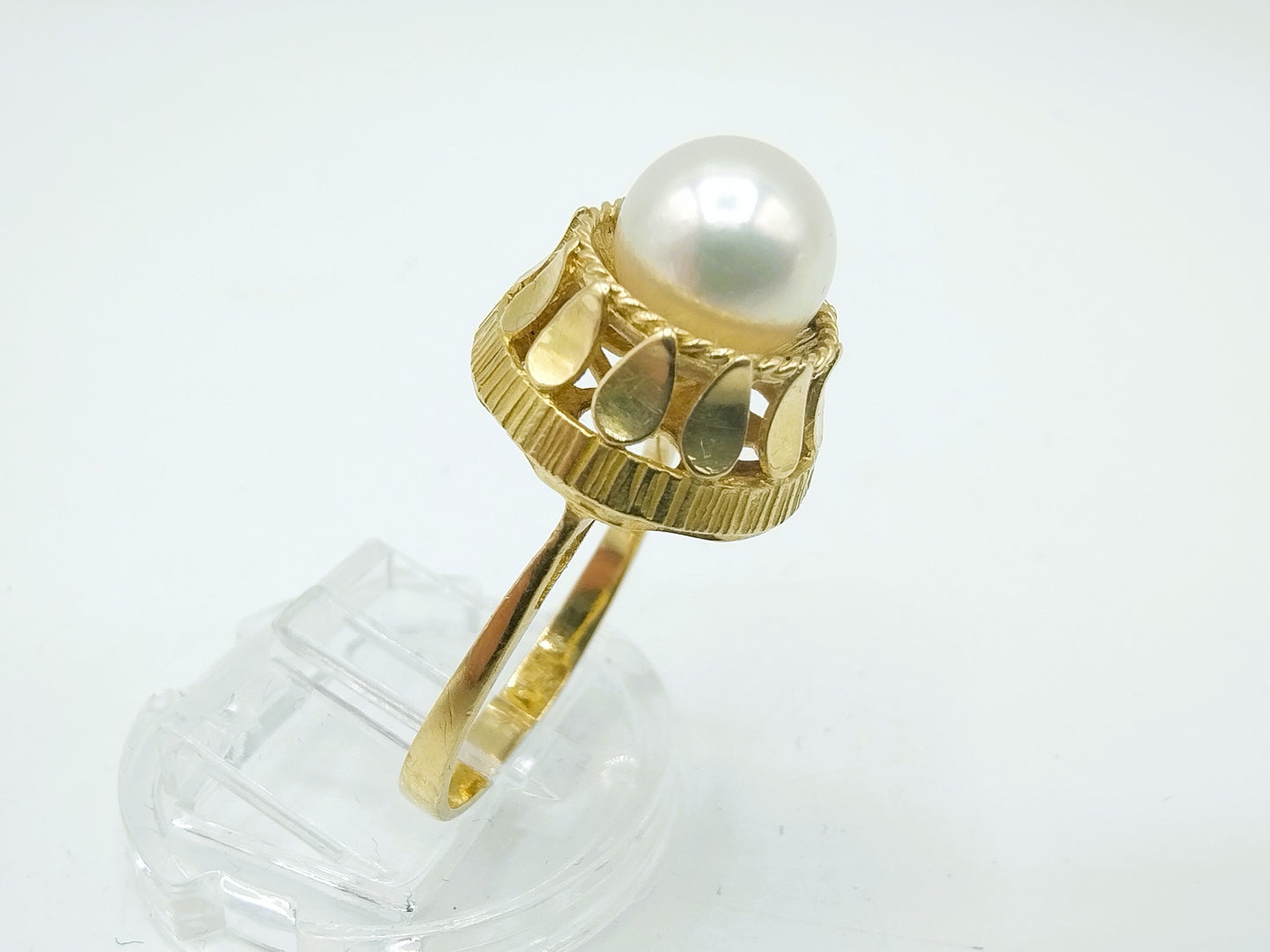 Gold design ring with pearl, 17.5 mm