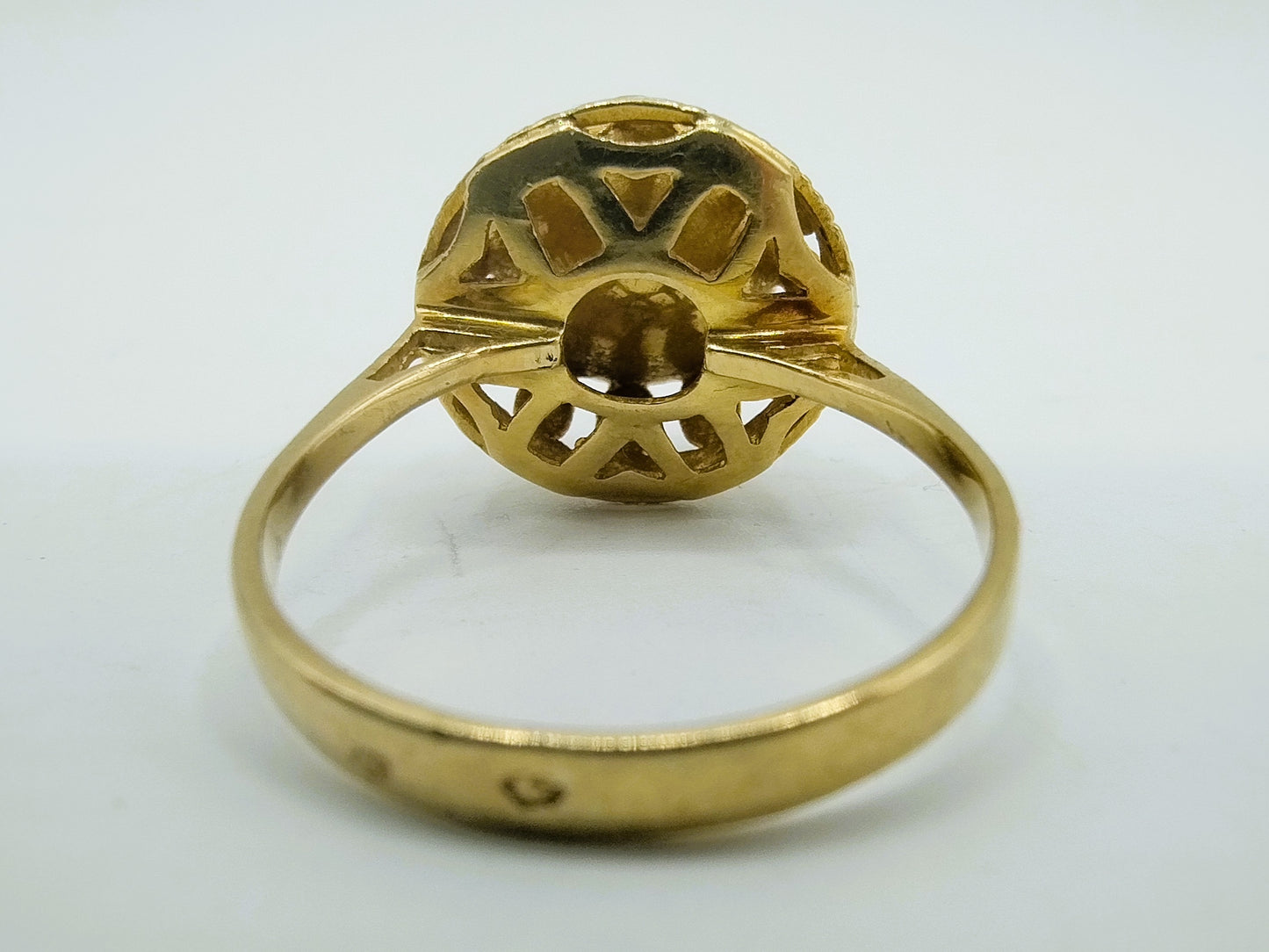 Gold design ring with pearl, 17.5 mm