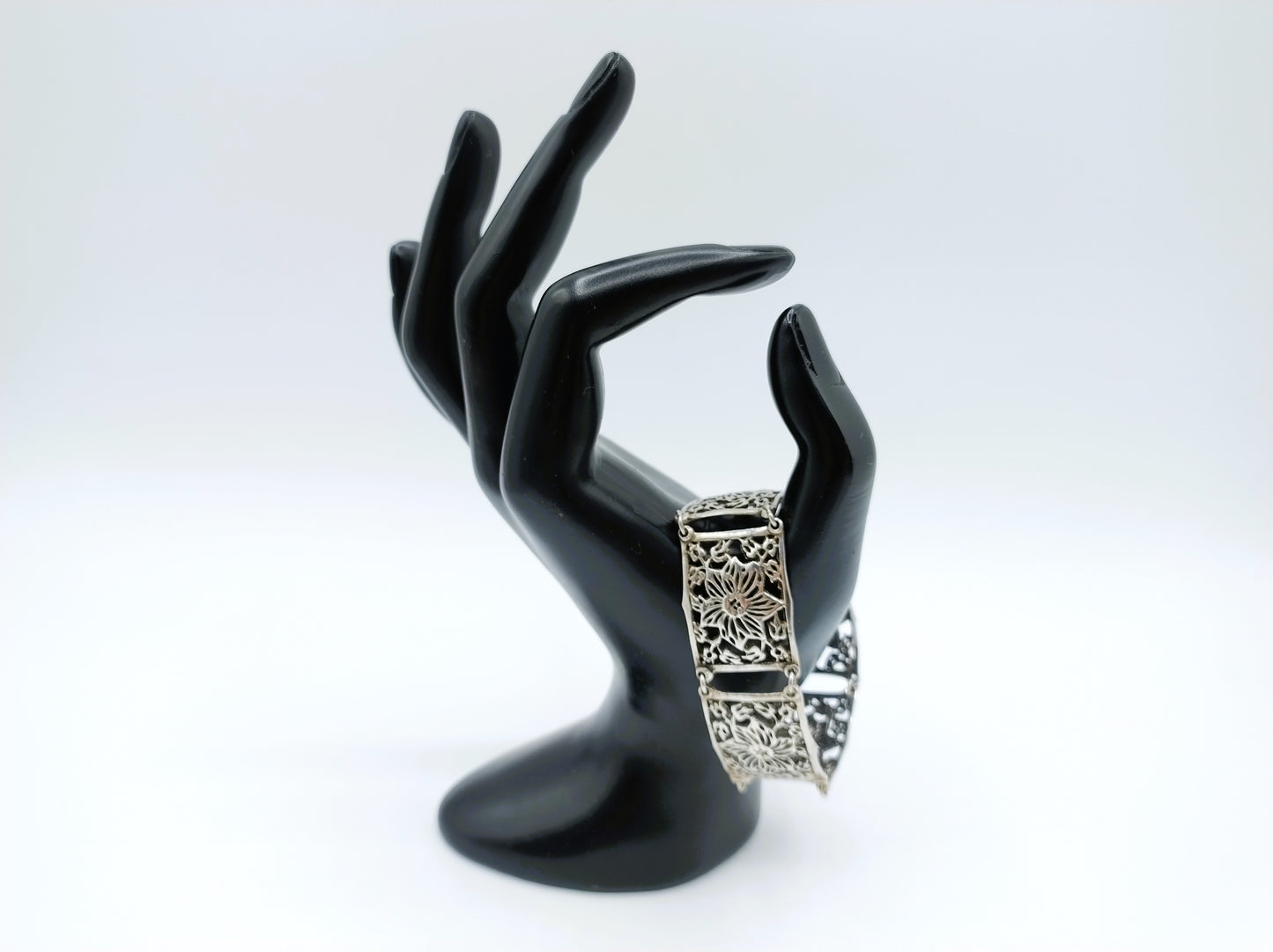 Zilveren schakelarmband met bloemen, J. Schijfsma, Sneek, 17 cm.
