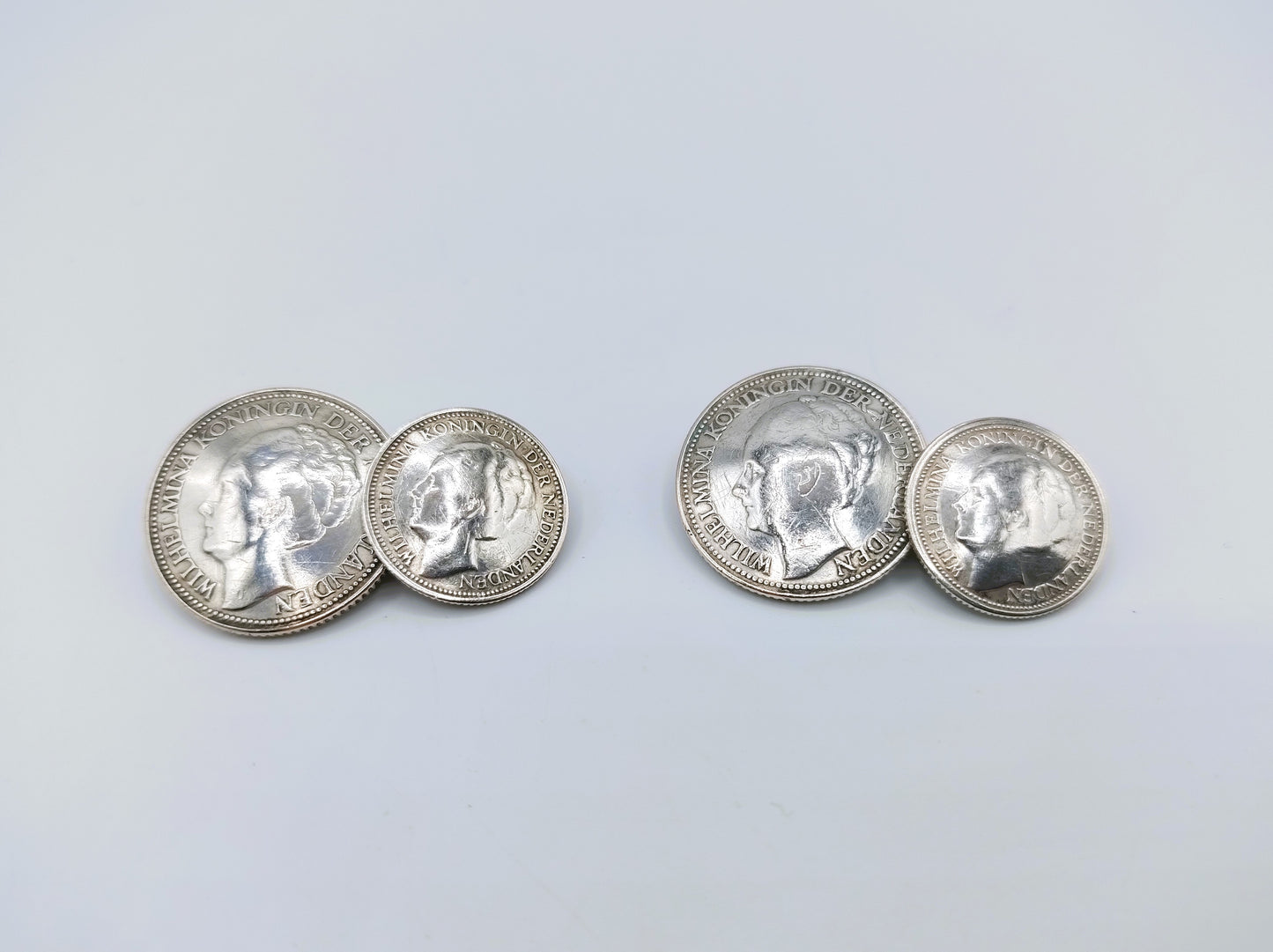 Silberne Manschettenknöpfe zu 10 und 25 Cent, Wilhelmina